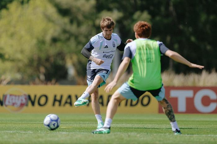 Scaloni probó el primer equipo de la Selección argentina después del Mundial
