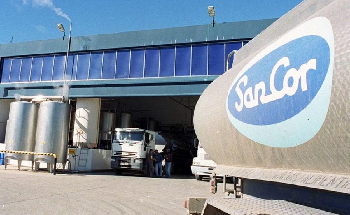 La láctea SanCor pidió su quiebra: debe US$ 120 millones y 8 meses de salarios.
