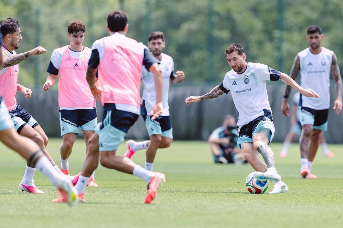 Entrenamientos de la Selección de cara al debut ante Argelia.