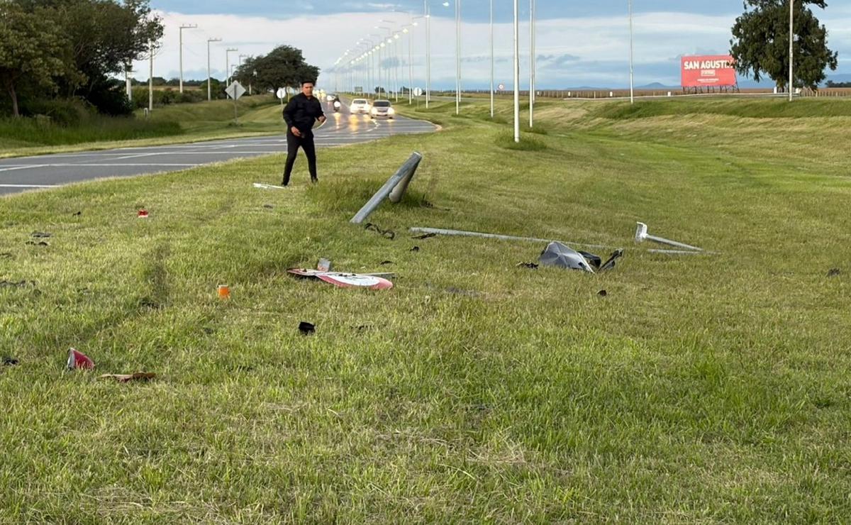 Así quedó el Fiat Siena tras el violento impacto.