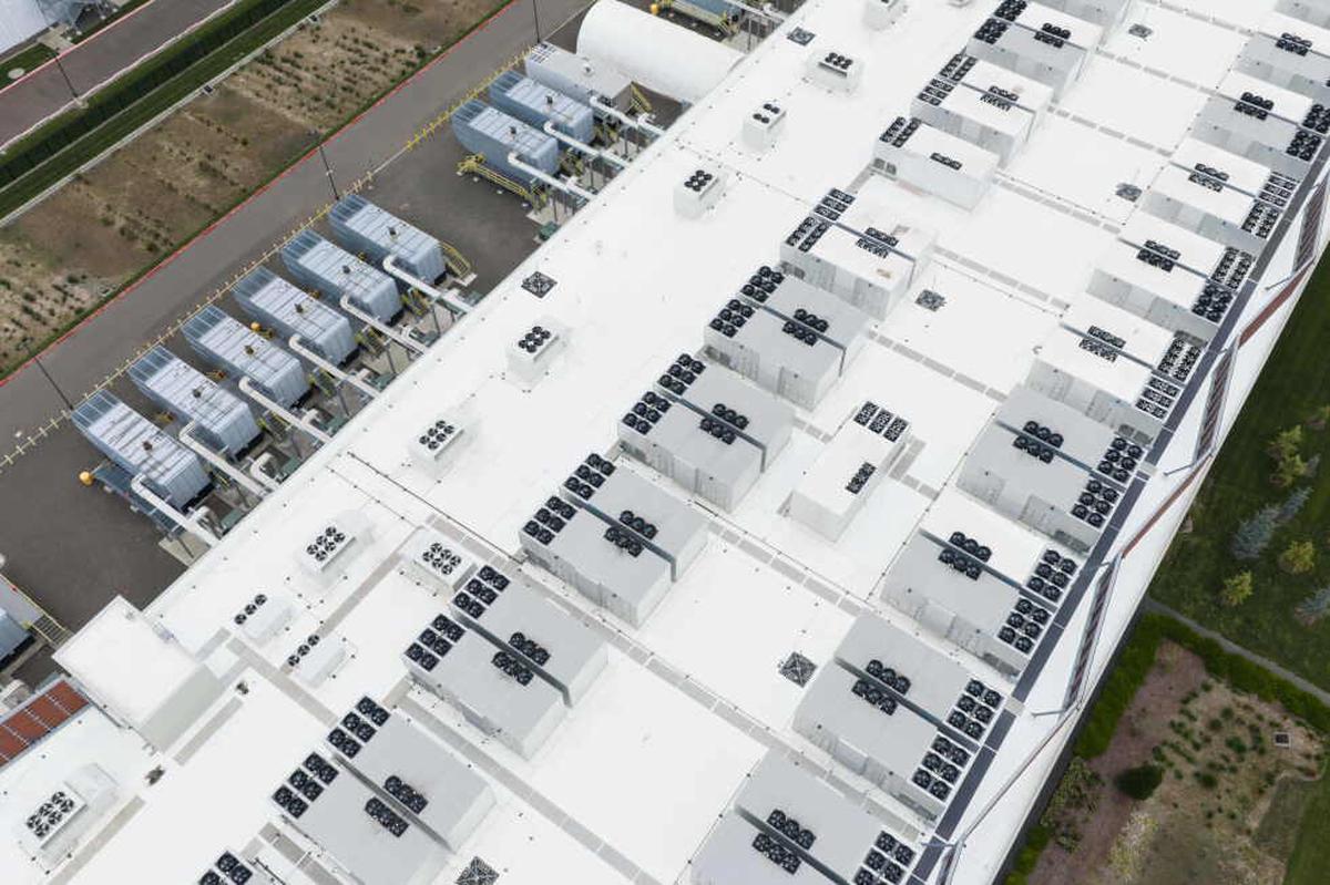 Reguladores federales respaldan plan de Trump para acelerar energía a centros de datos de IA