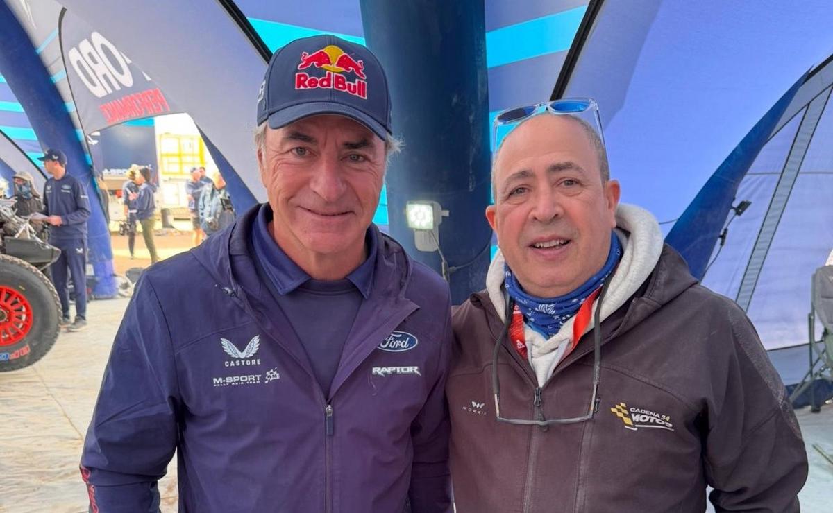 FOTO: C3M con el cuatro veces ganador del Dakar, Carlos Sainz ,en Bisha