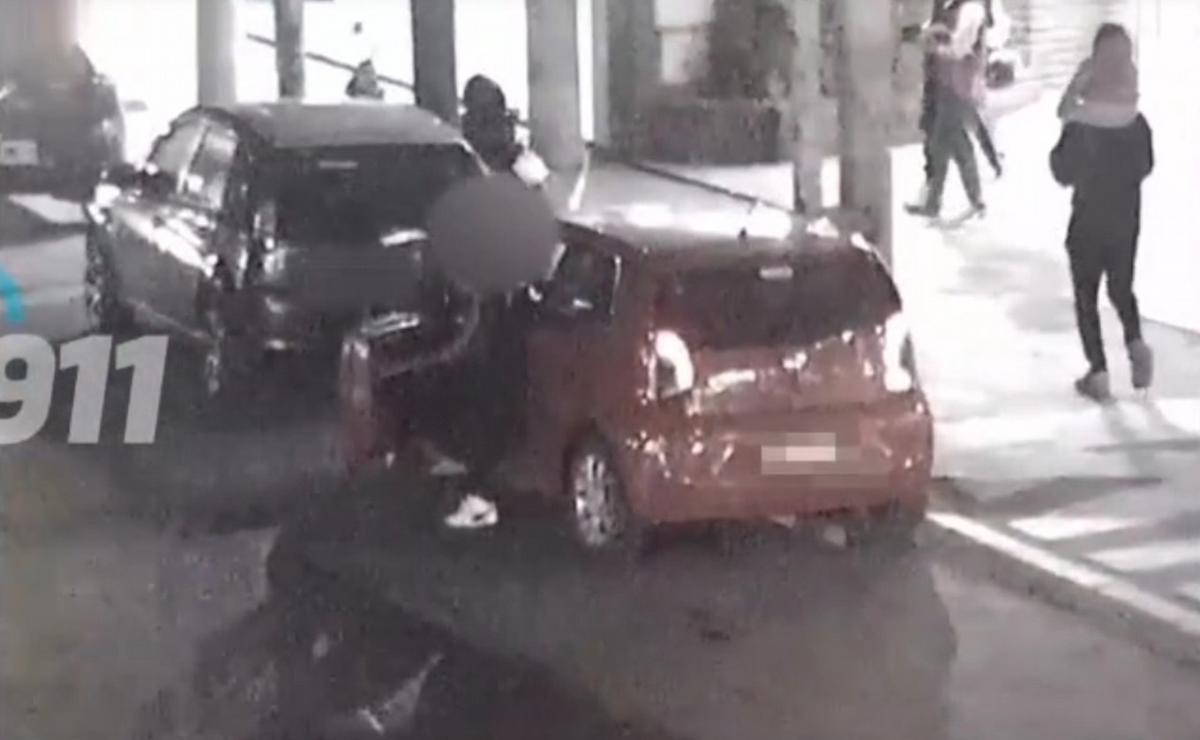 El VW UP sustraído con la nena dentro.