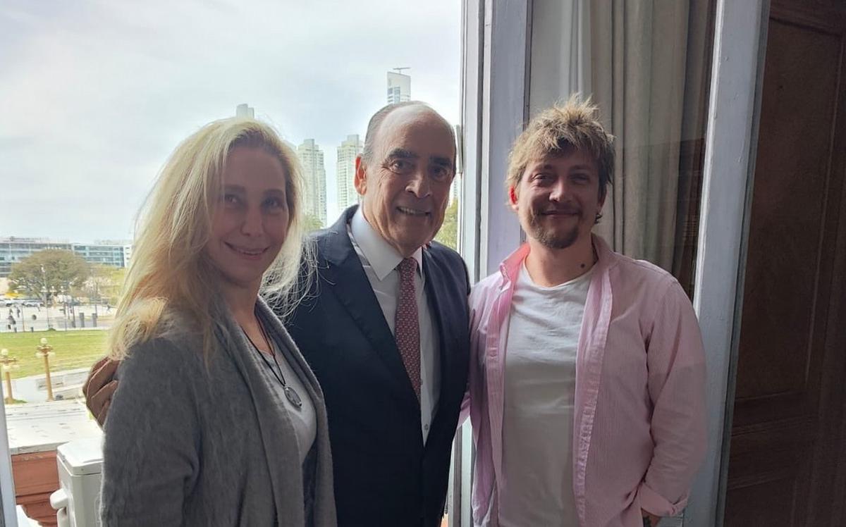 FOTO: Karina Milei, Guillermo Francos y Santiago Caputo, la foto del tuit.