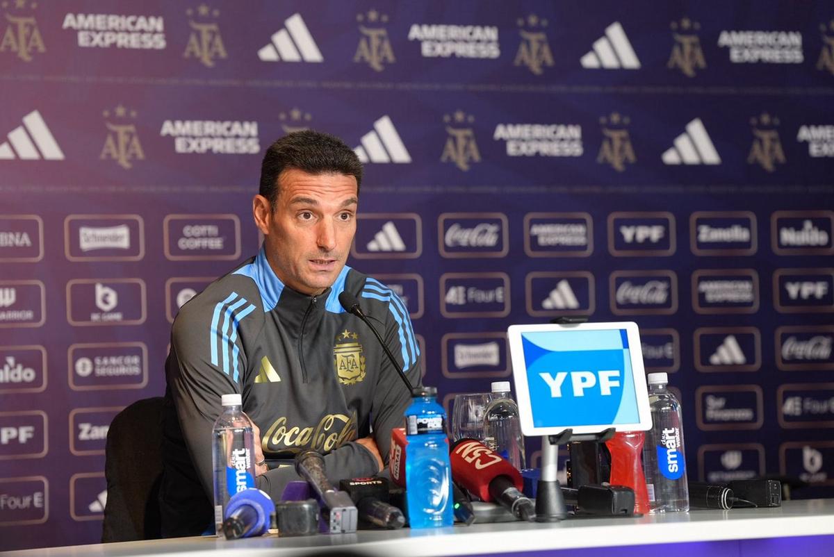 FOTO: Lionel Scaloni en conferencia de prensa. (Foto: AFA)