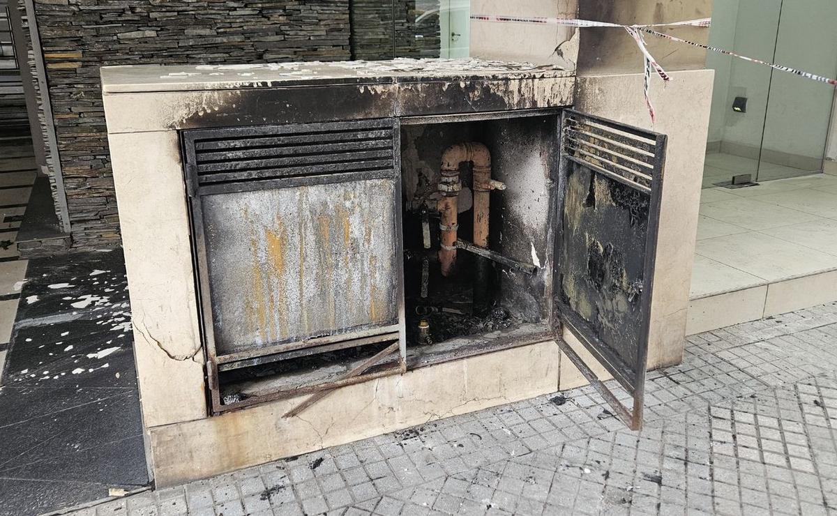 FOTO: La casilla de gas tras el incendio.