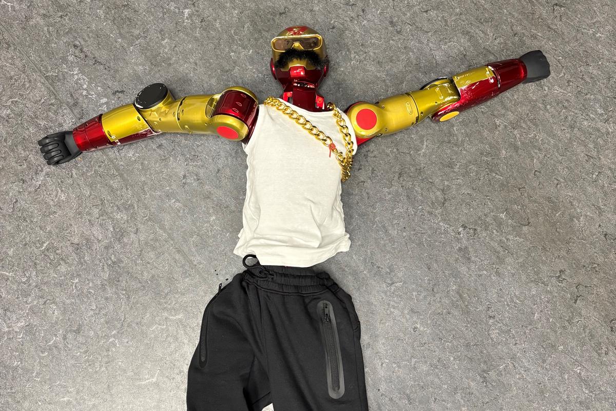 Policía confisca robot que manoseó a una chica de 16 años; investiga quién lo controlaba