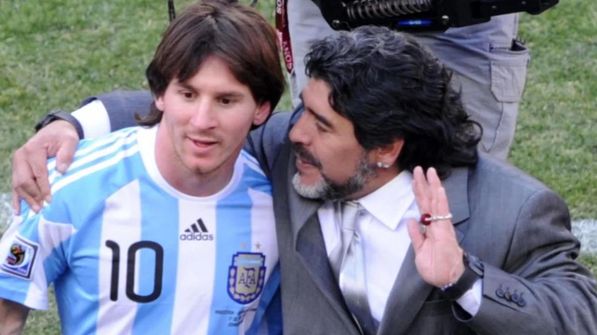 FOTO: Maradona y Messi en el Mundial de 2010. 