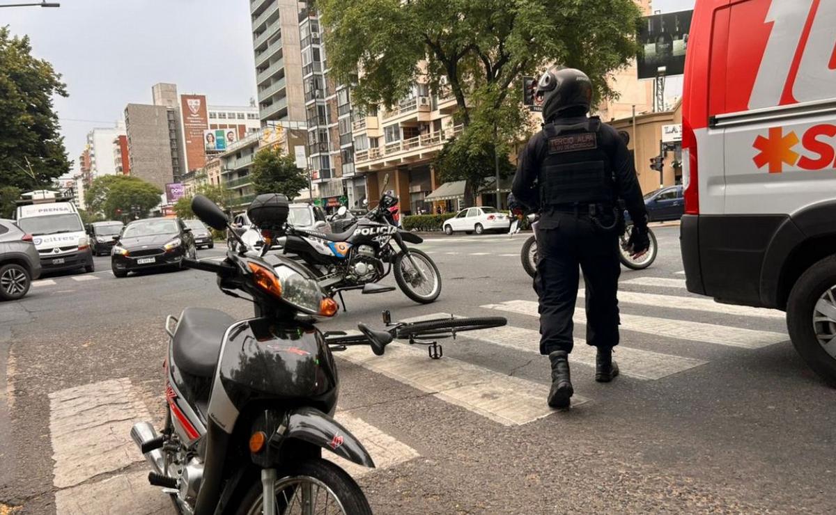 El accidente requirió la presencia de médicos para auxiliar a los implicados.