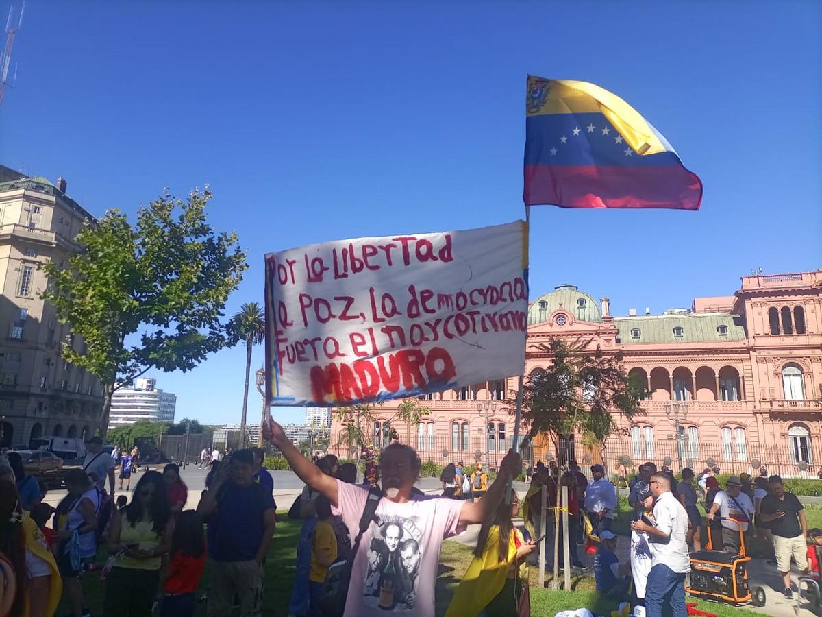 FOTO: Principales ciudades del país marchan en apoyo a la democracia venezolana