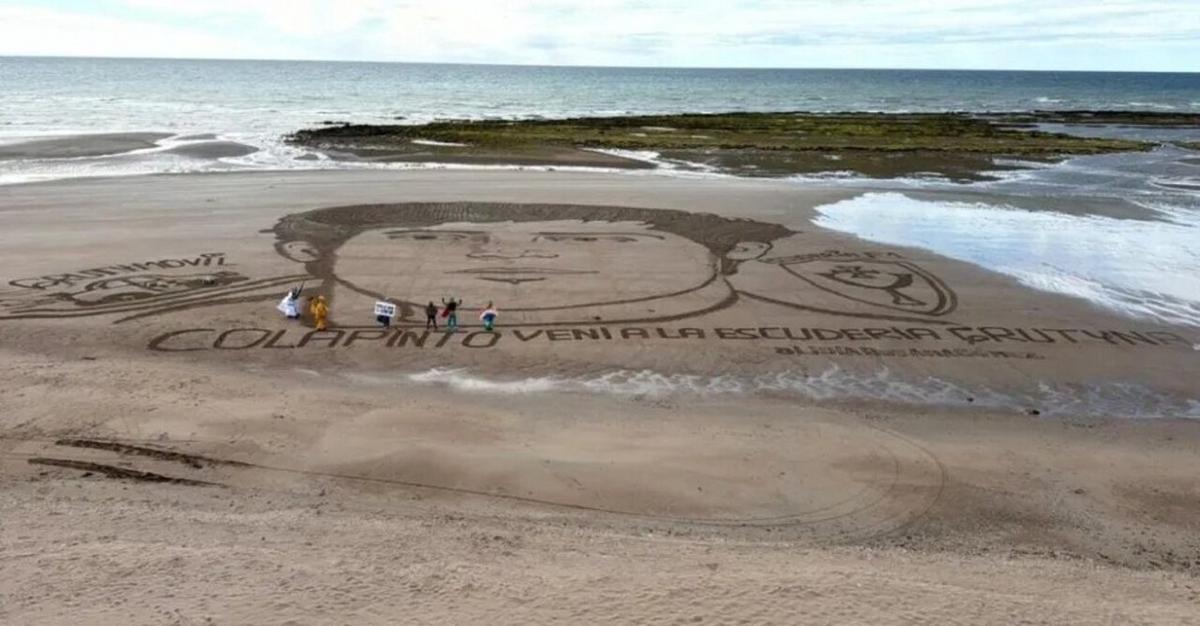 FOTO: El dibujo en la arena de Franco Colapinto. (Foto: redes)