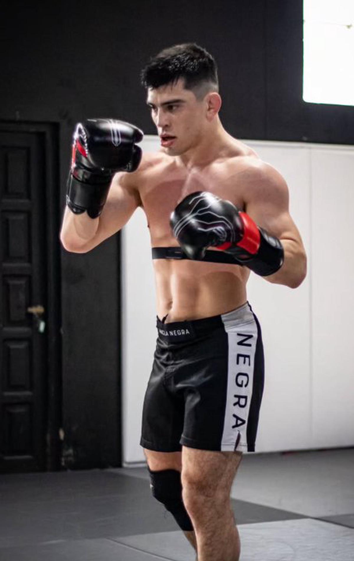 Kevin Vallejos entrenando para la pelea más importante de su carrera.