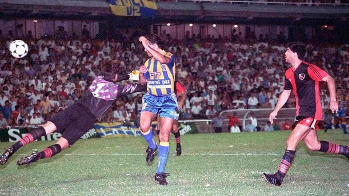 AUDIO: Traición, gol y botellazos: el día que Kempes y Marchetta engañaron a Newell''s