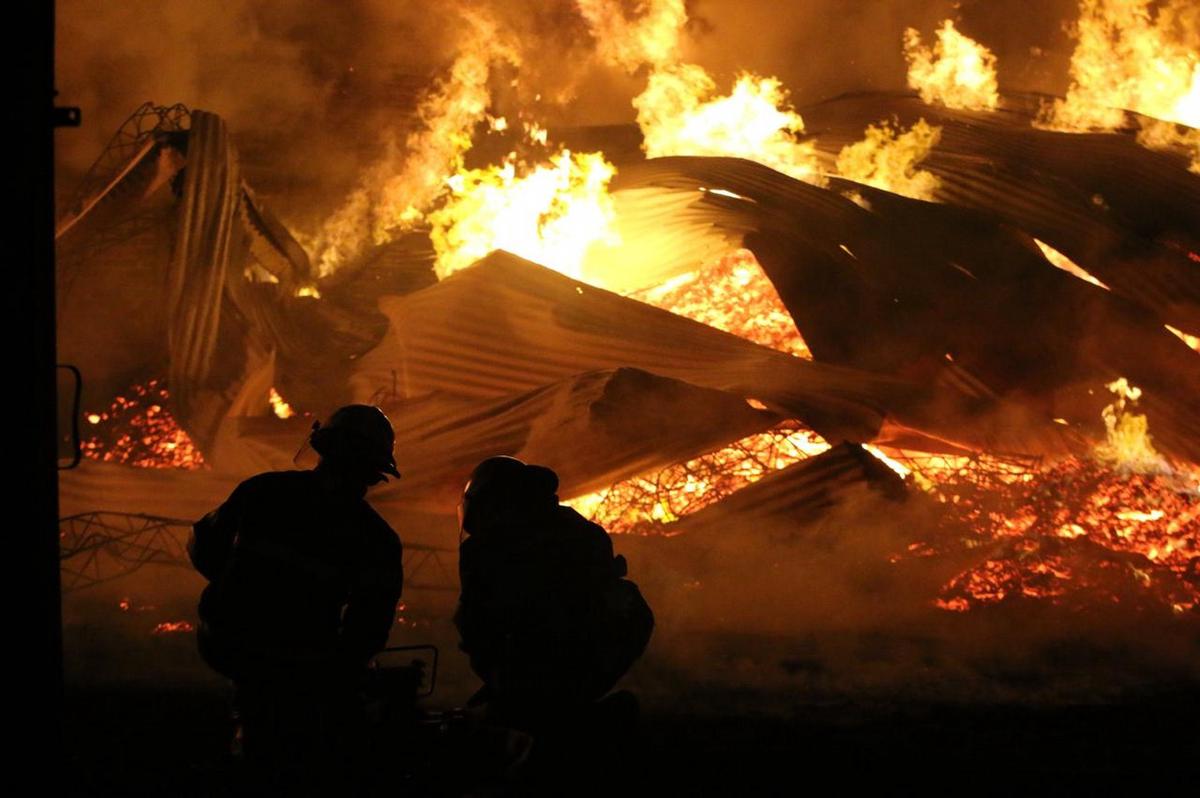 FOTO: Varias dotaciones trabajaron en el lugar del incendio