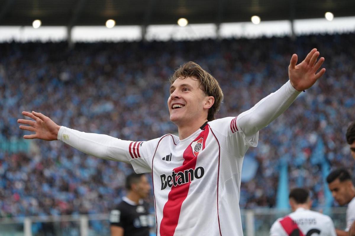 Facundo Colidio celebra el primer gol de River. (Foto: Daniel Cáceres/C3)