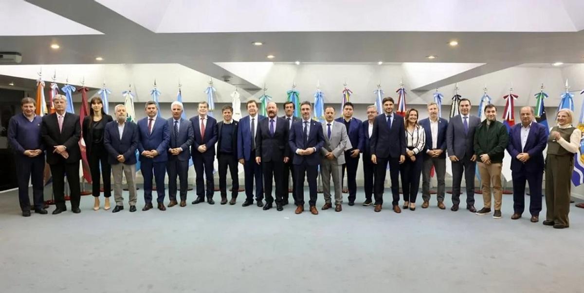 Gobernadores se unen contra el Gobierno y presentan un proyecto para cambiar la coparticipación de impuestos