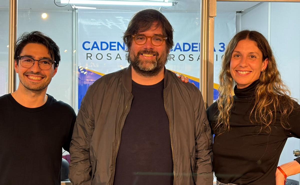 Santiago Siri visitó Cadena 3 en el marco de la Feria del Libro de Rosario 2026.