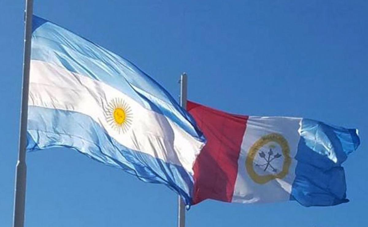 Archivo.- Banderas de Argentina y Santa Fe.