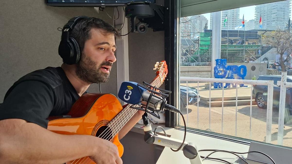 Julián Oderiz, en Cadena 3.