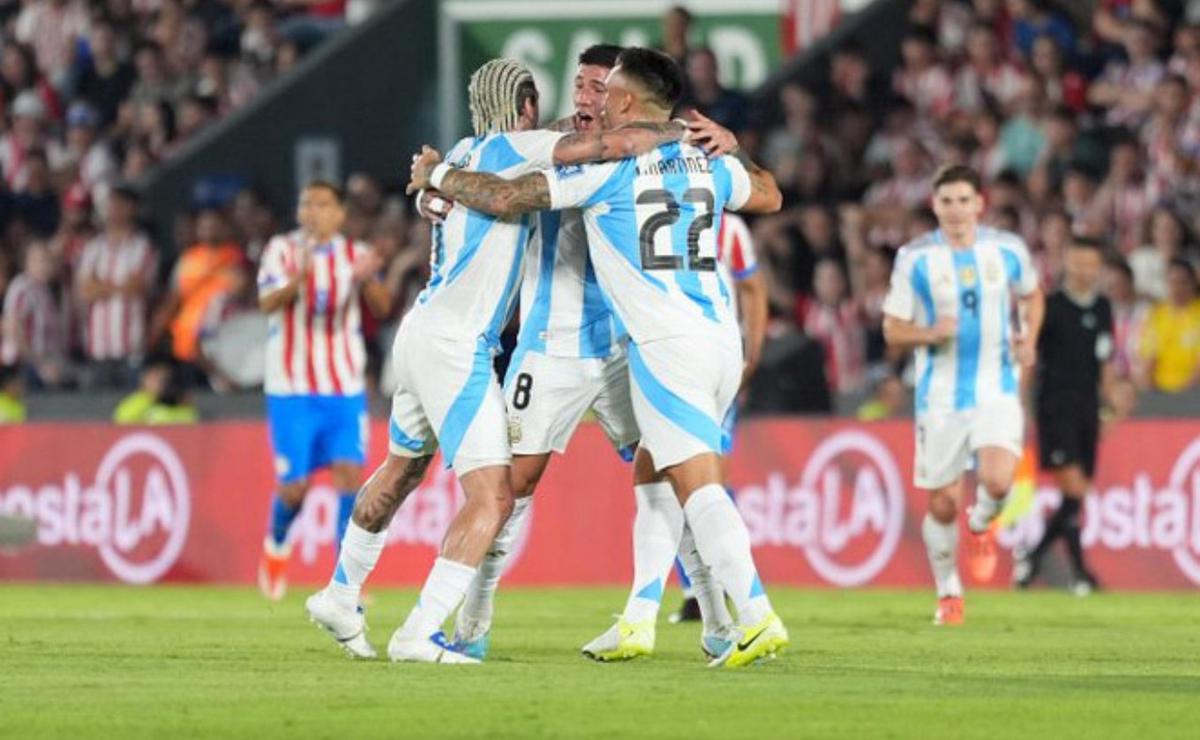 FOTO: Argentina arrancó ganando ante Paraguay y cayó 1-2.