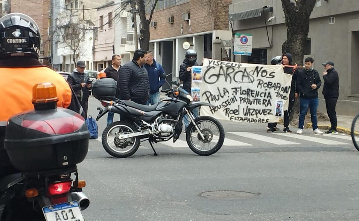 Corte y reclamo de trabajadores en el centro de Rosario: