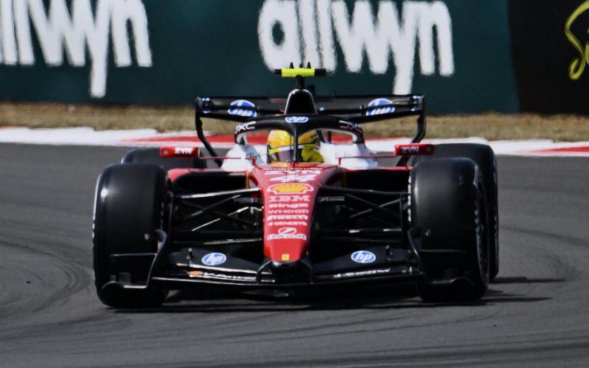 Hamilton arranca fuerte, de local, dominando el único ensayo en Silverstone