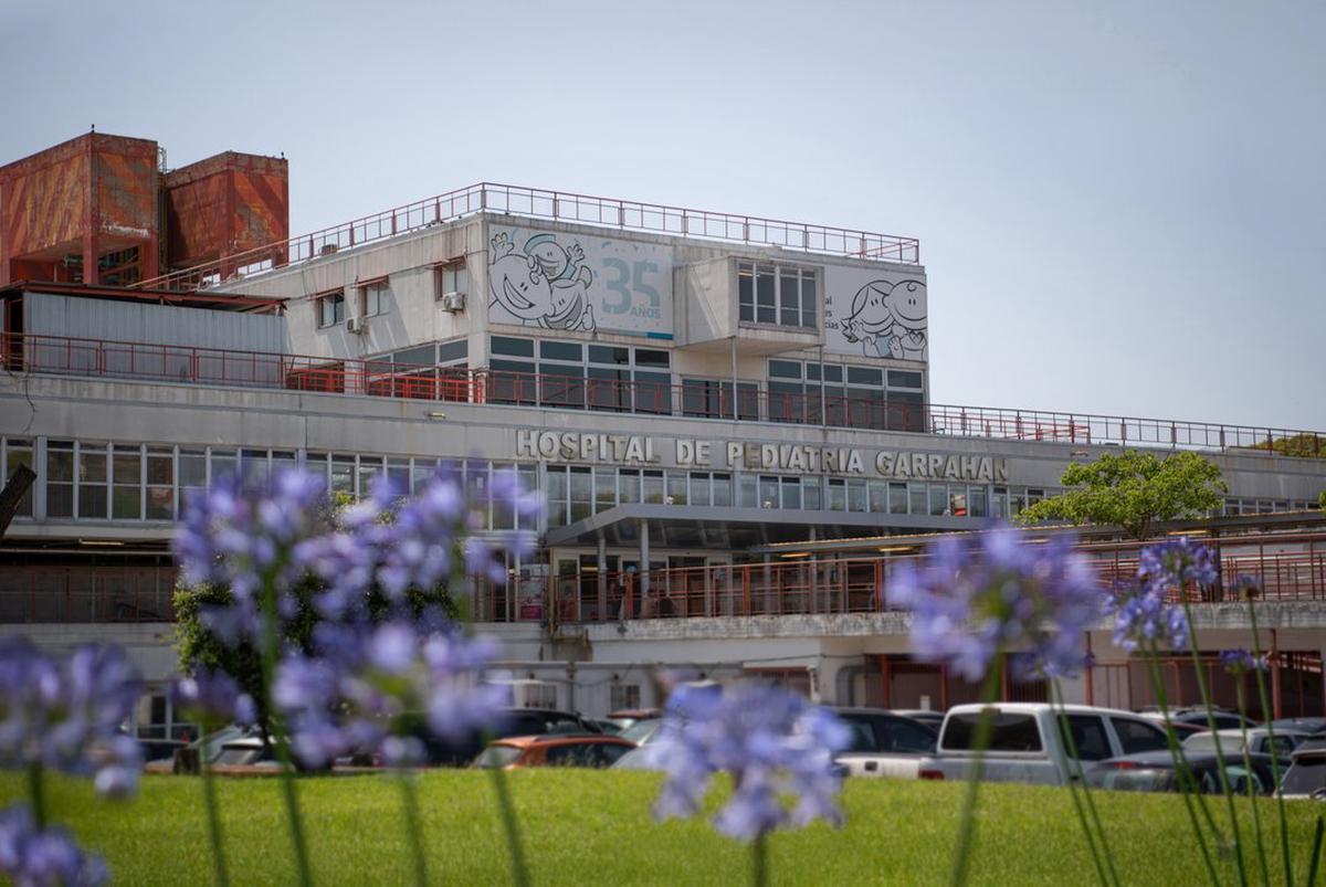 El Garrahan realizó un traslado inédito de alta complejidad de una bebé en estado crítico