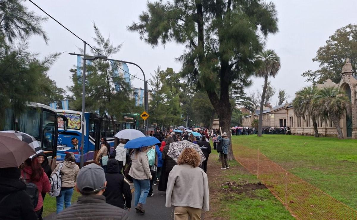 Mucha gente en la ex Rural.