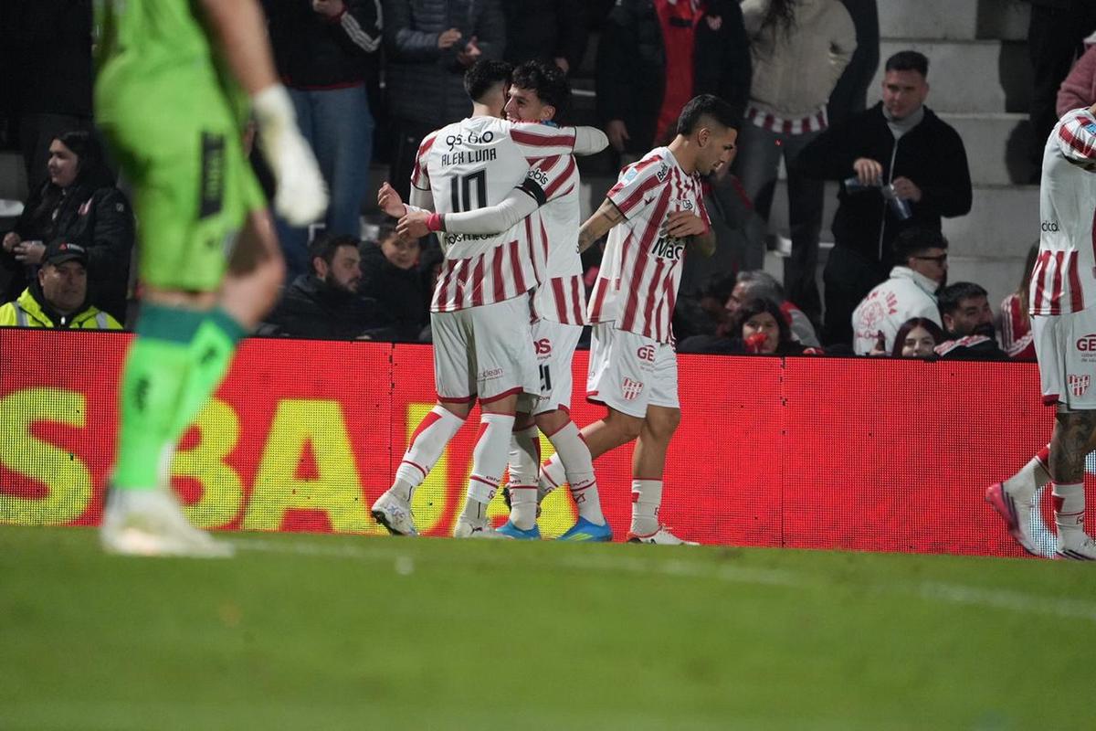 Instituto se impuso ante Gimnasia de Mendoza con un gol de Luna. (Foto: Daniel Cáceres)