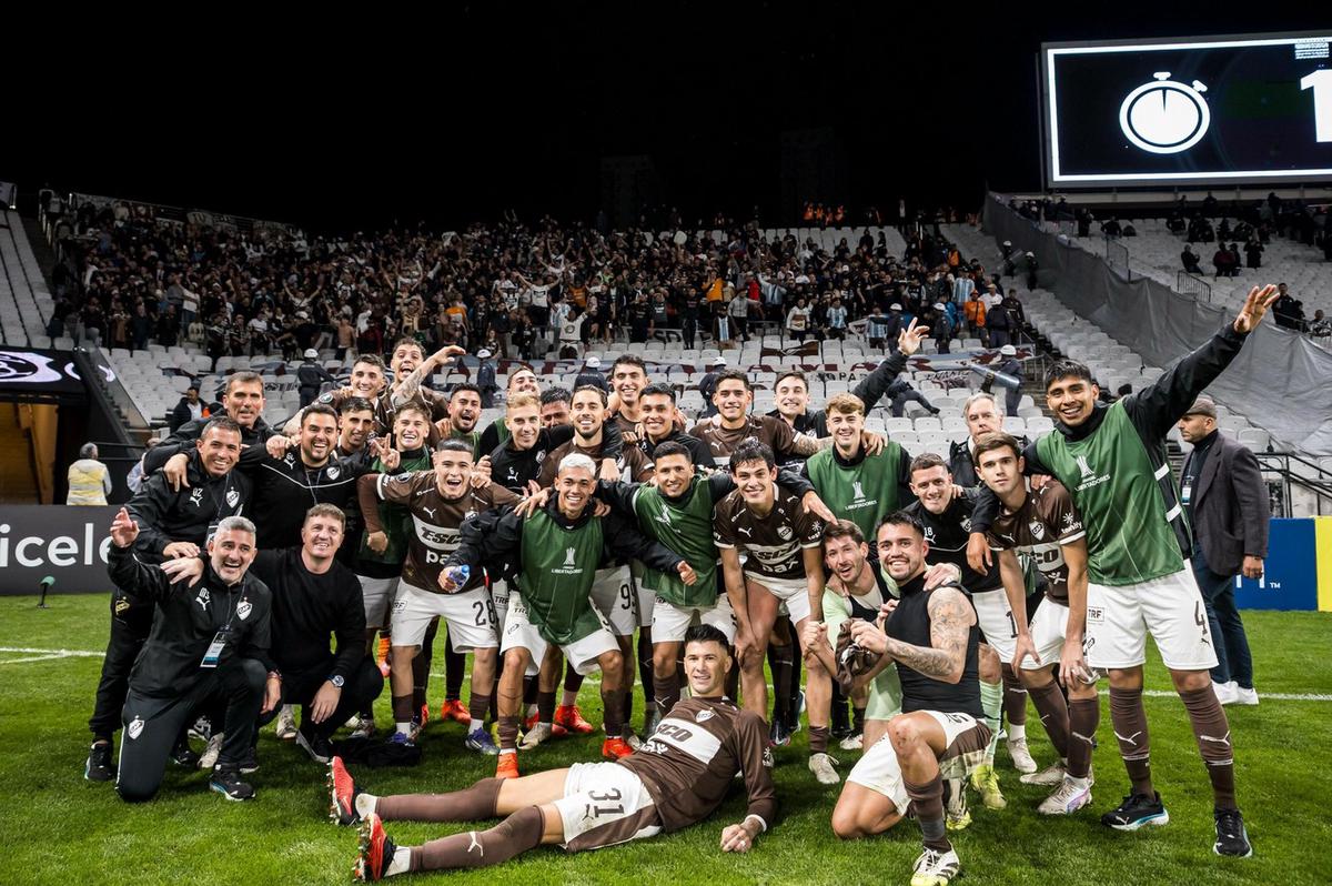 "El Calamar" logró un triunfo histórico y sueña (Foto: @caplatense)