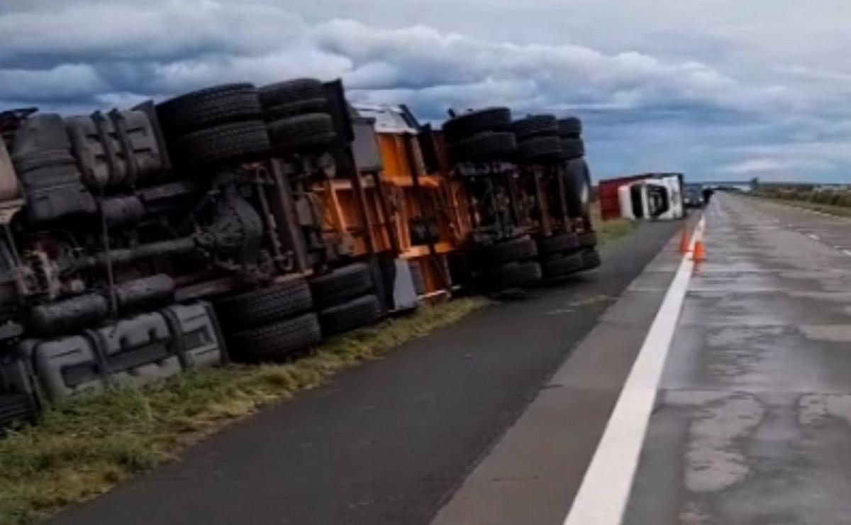 Los vuelcos en la autopista (gentileza: Hernán Corradini).