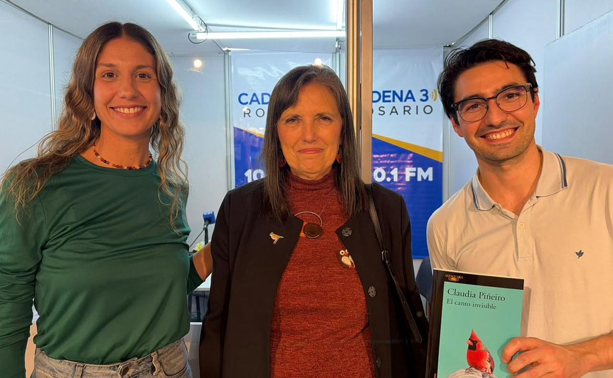 Claudia Piñeiro pasó por Cadena 3 en el marco de la Feria del Libro de Rosario.