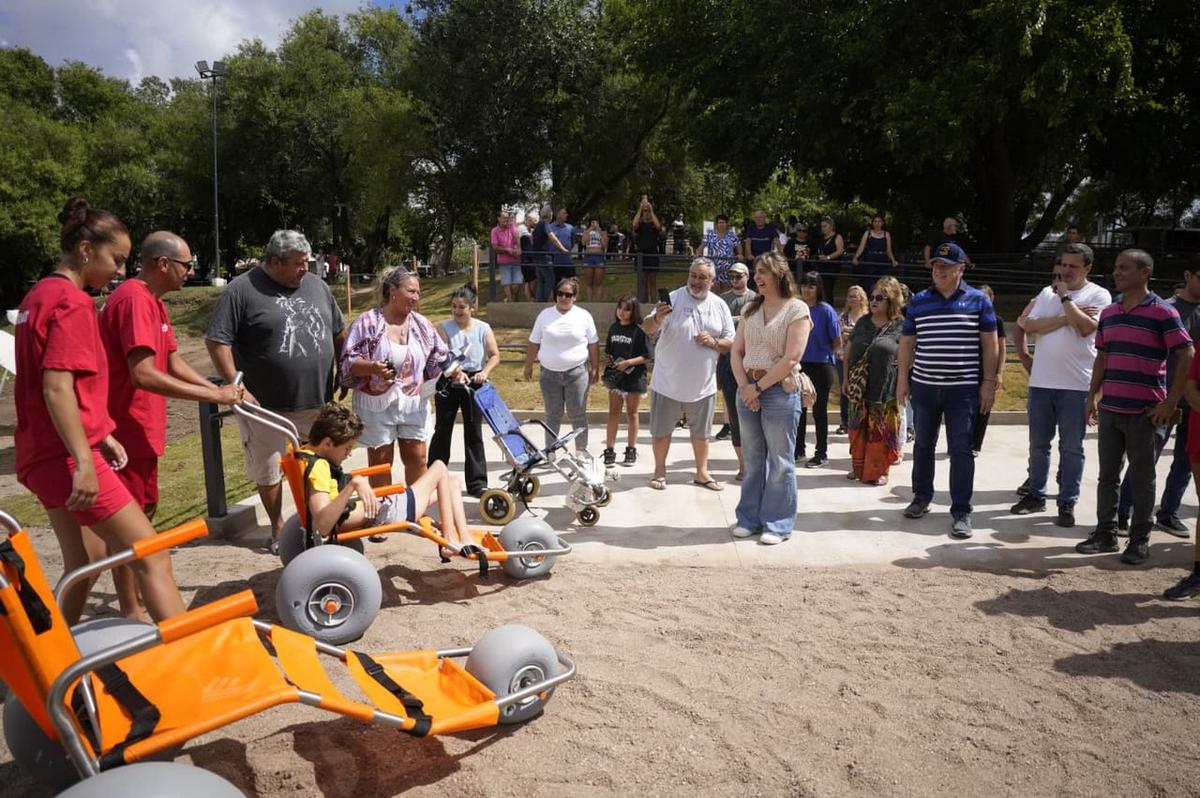 Inauguraron una playa universal en Villa María para personas con discapacidad