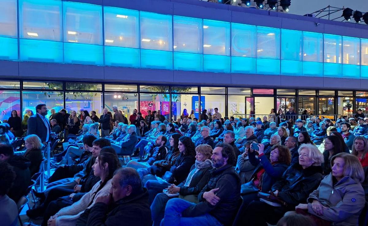 Jornada inaugural de la Feria del Libro de Rosario edición 2026.-