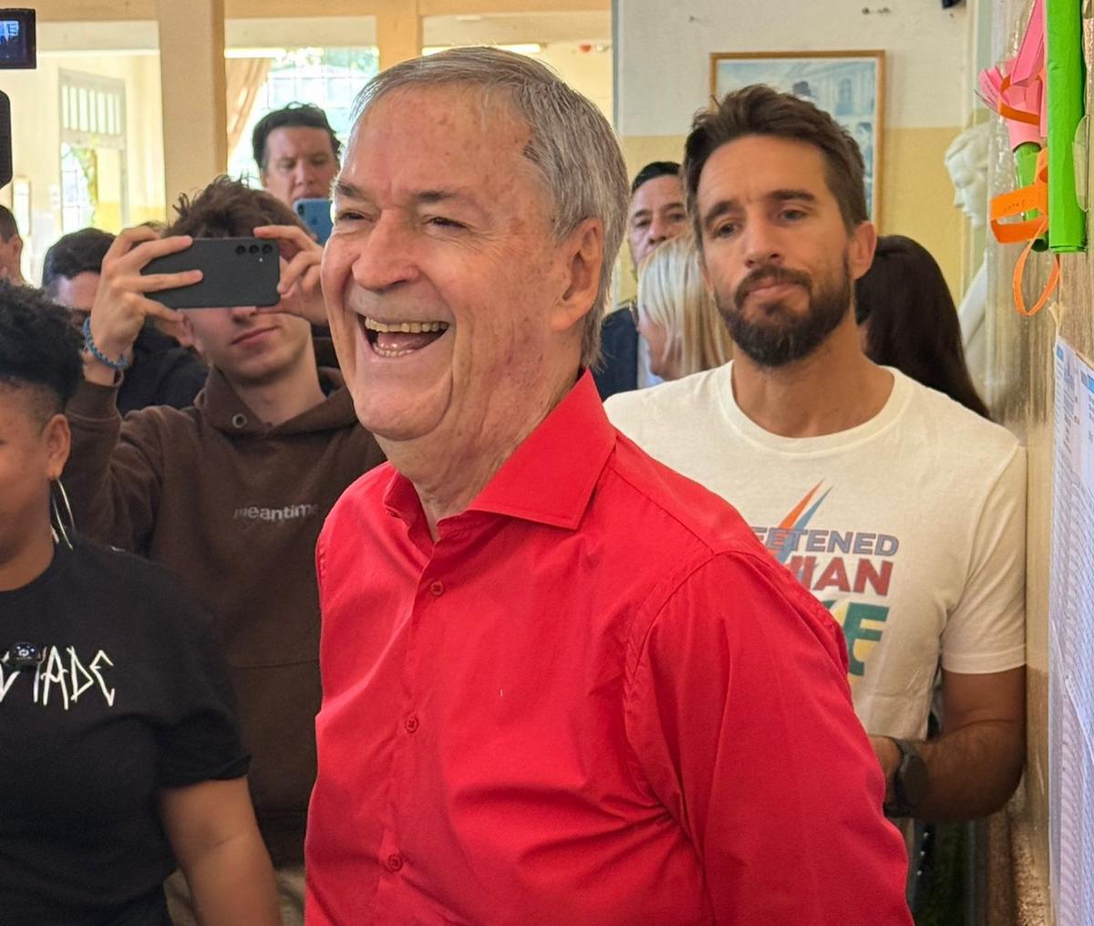 Juan Schiaretti, al emitir su voto.