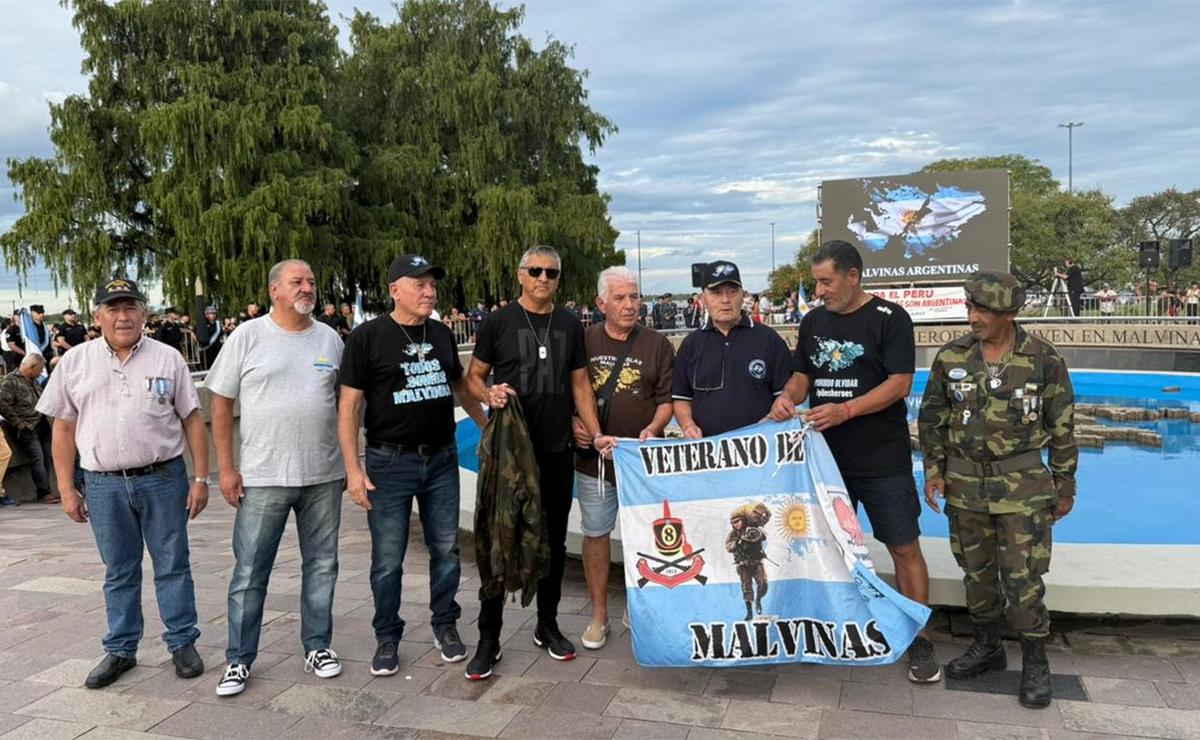 Emotivo homenaje a los veteranos y caídos de Malvinas en Rosario.