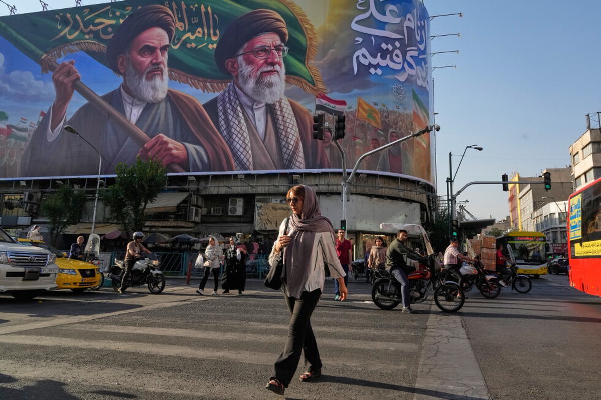El ministro paquistaní del Interior viaja a Teherán mientras EEUU derriba drones iraníes en Ormuz