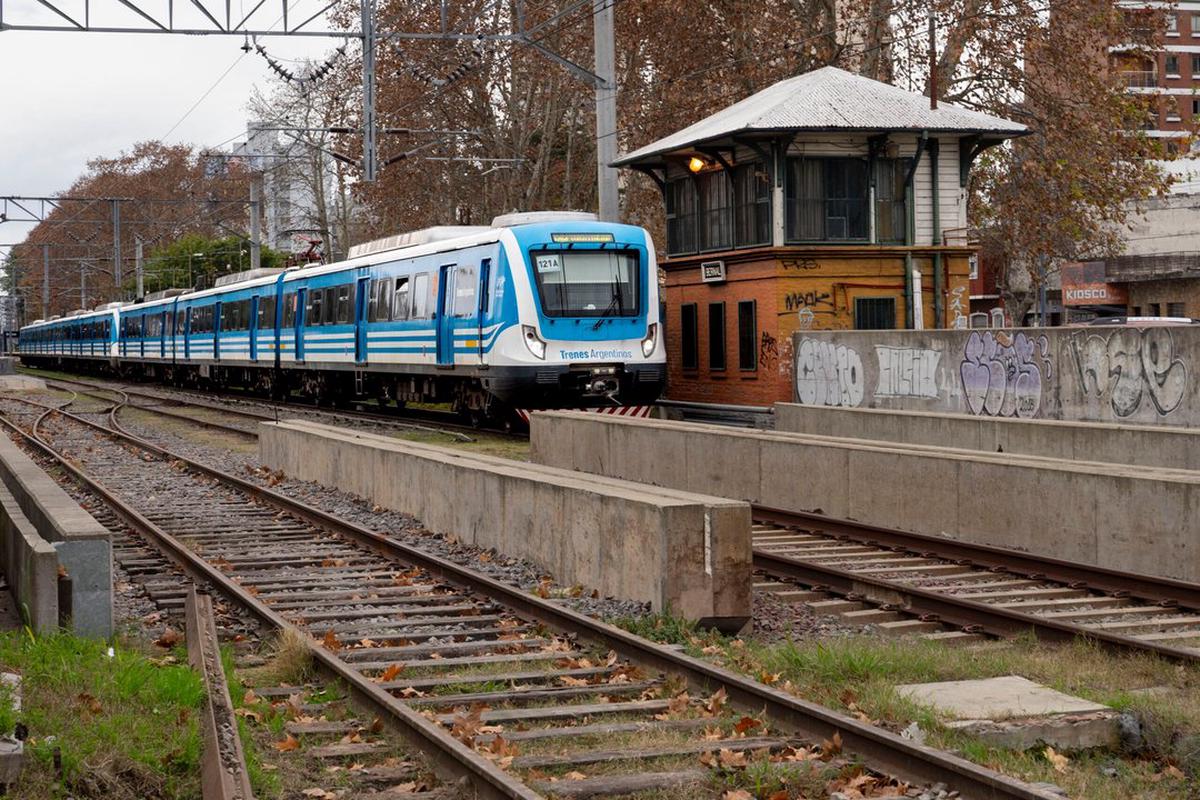 Tragedia en Gerli: un hombre arrollado por el tren Roca genera demoras en el servicio
