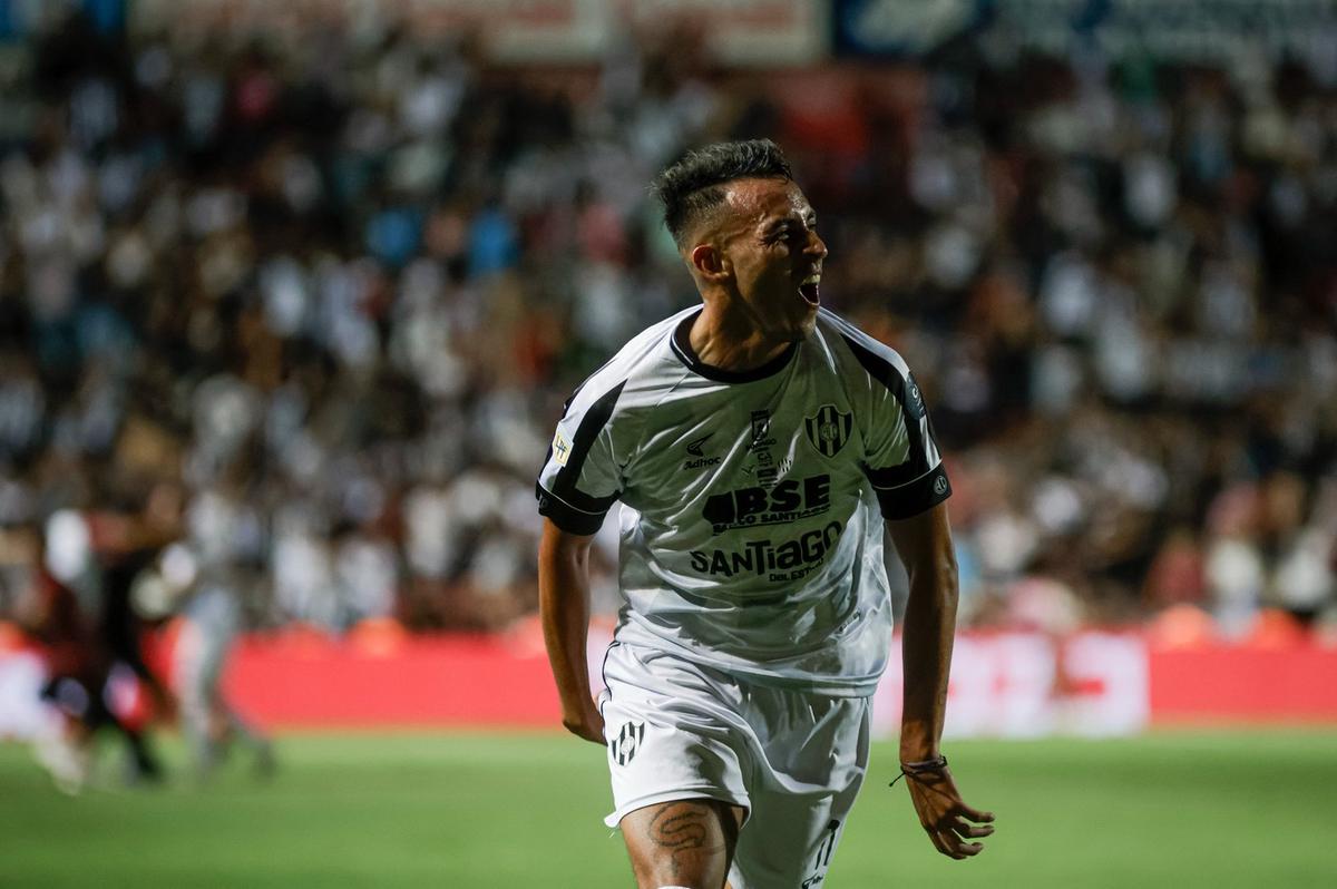 FOTO: Matías Godoy festeja el gol del triunfo del 