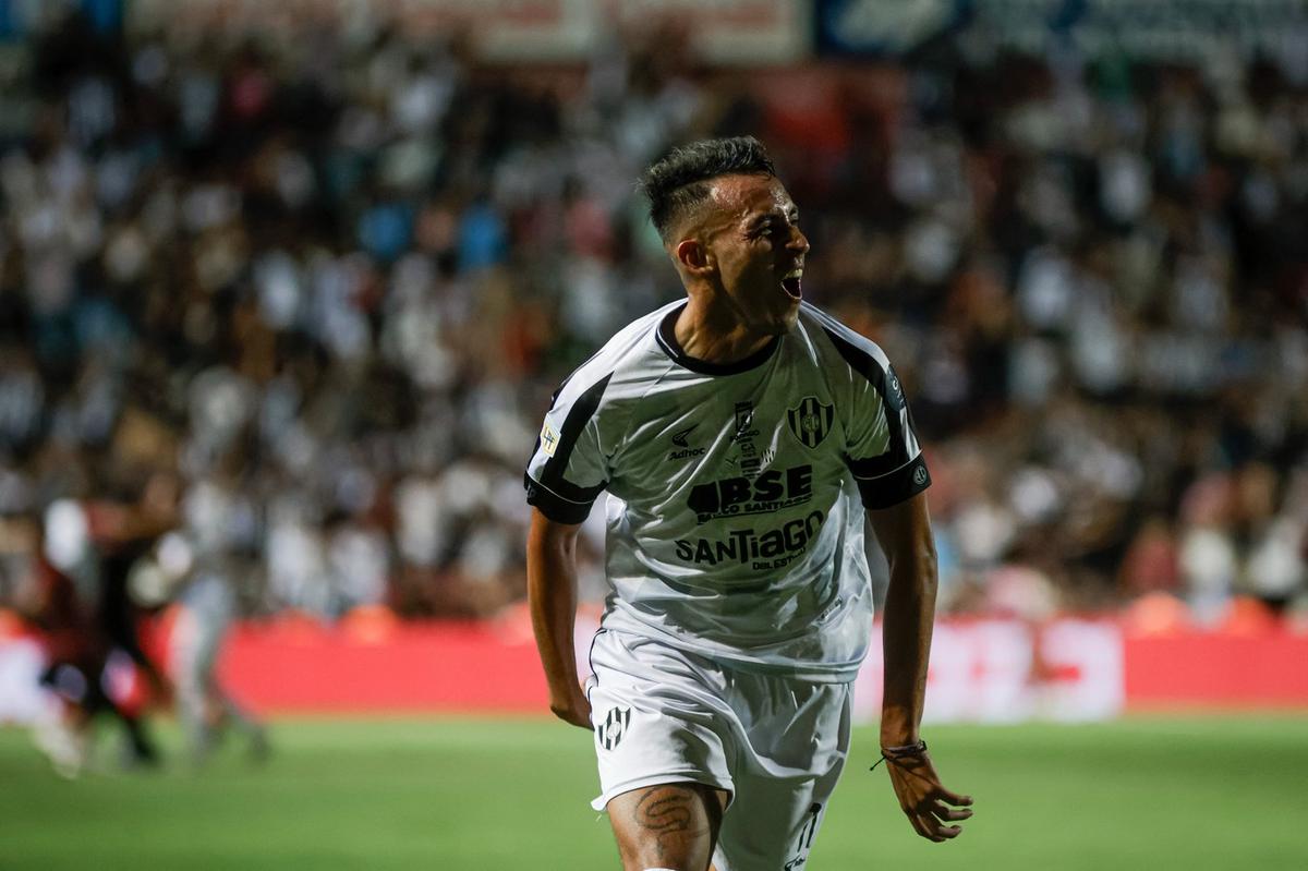 FOTO: Matías Godoy celebra el gol del triunfo del 