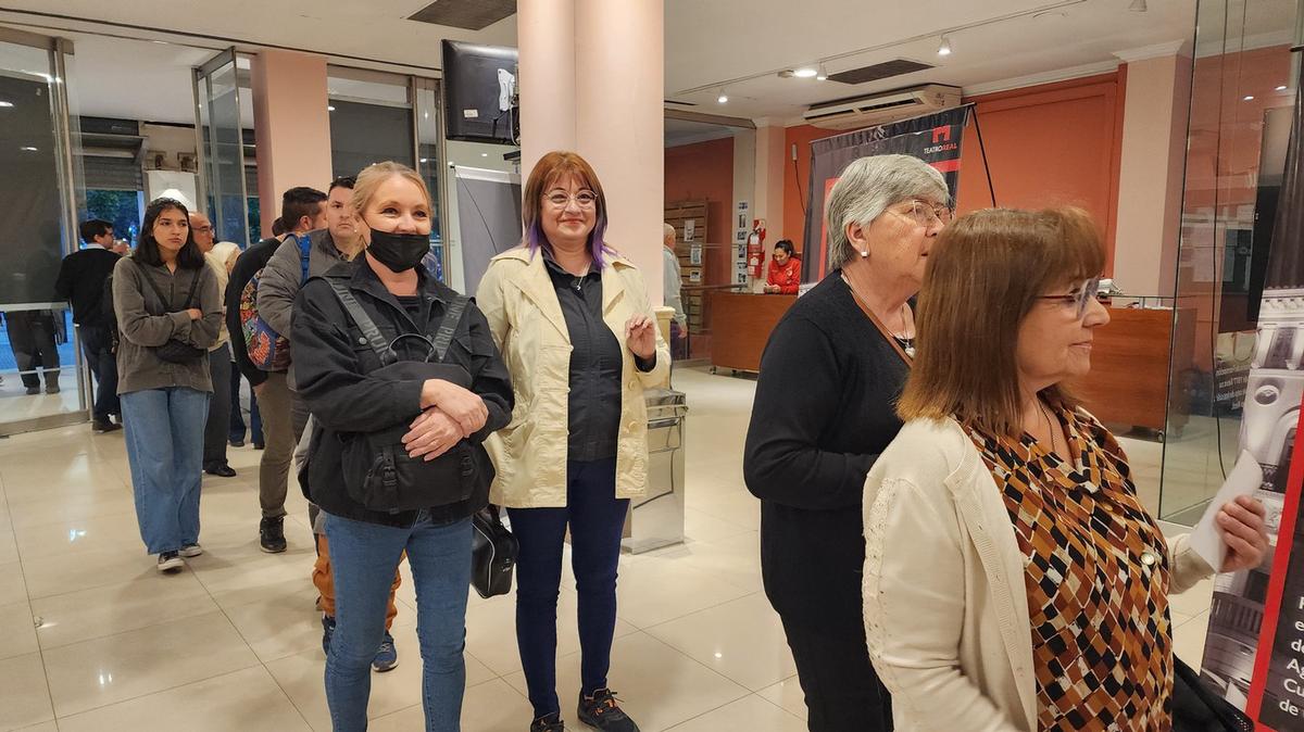 FOTO: Mauricio Coccolo presentó su libro "Puros Cuentos" en el Teatro Real