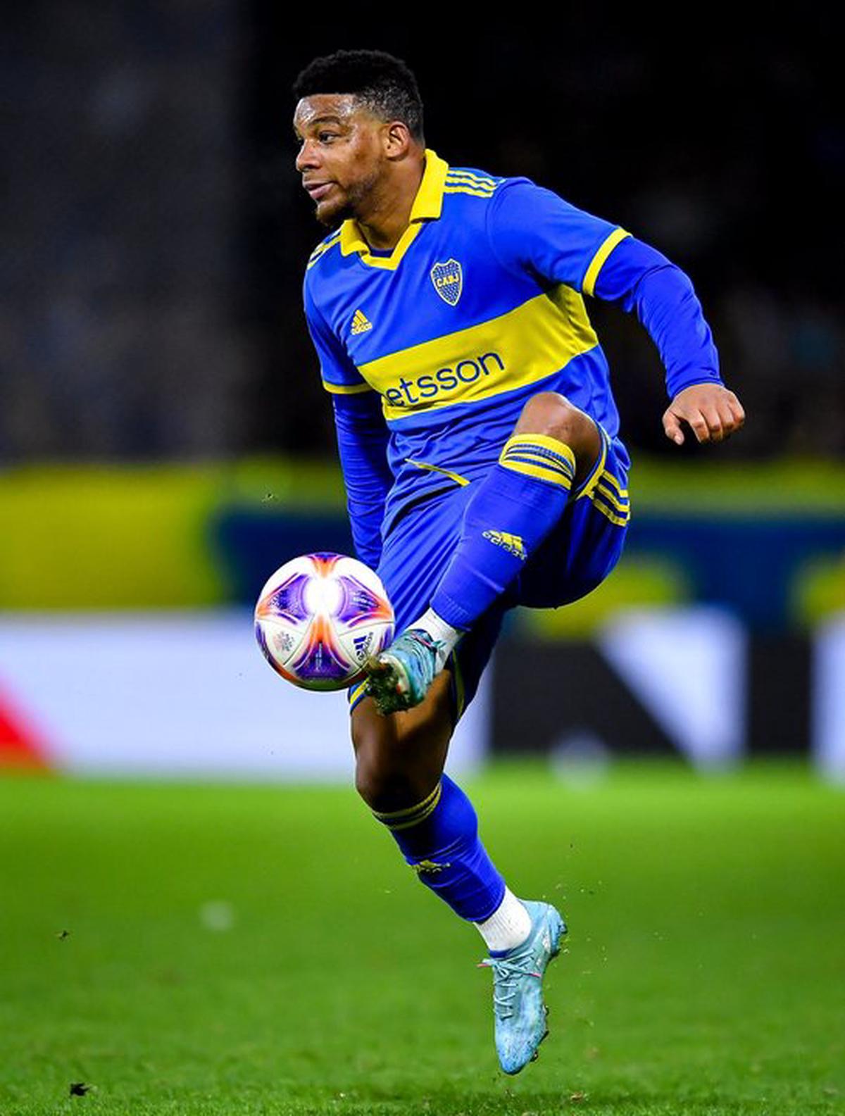 Frank Fabra no va a seguir en Boca y planea volver a Colombia.