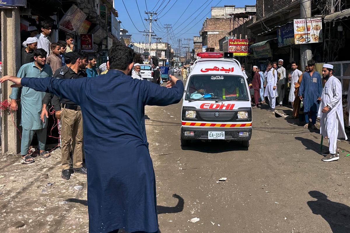 Al menos 18 muertos y más de tres docenas de heridos tras derrumbe en una escuela en Pakistán