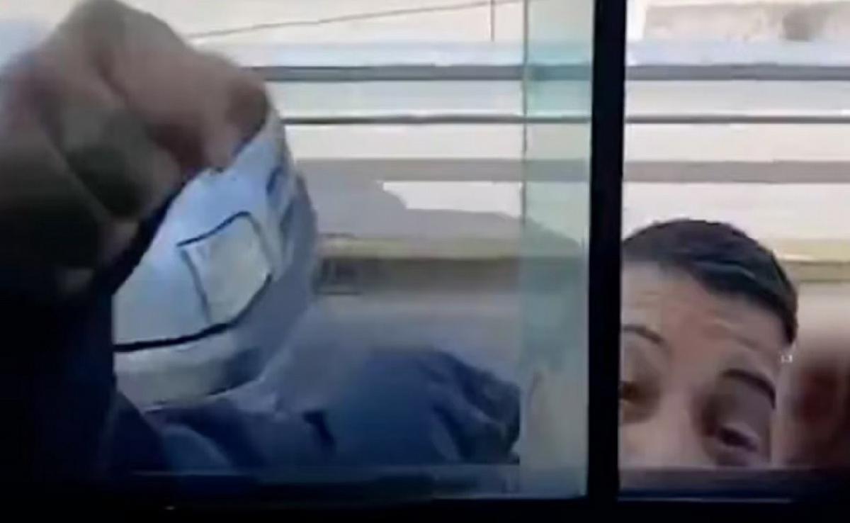 Atacó a un colectivero tras una discusión de tránsito en La Matanza. (Captura video)