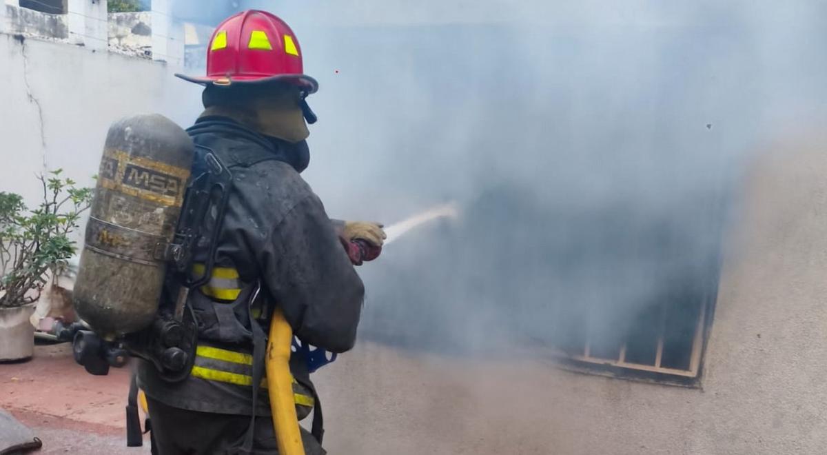 El fuego afectó a una vivienda de barrio Sarmiento.