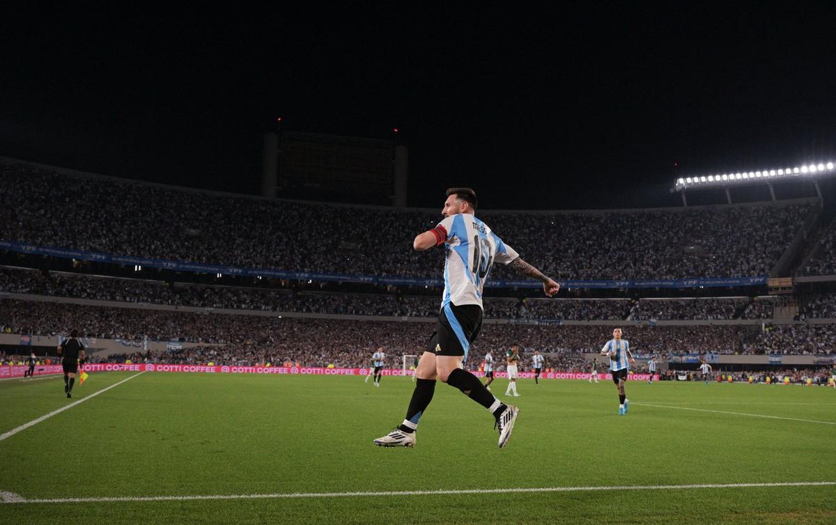 FOTO: Messi celebra su primer gol.