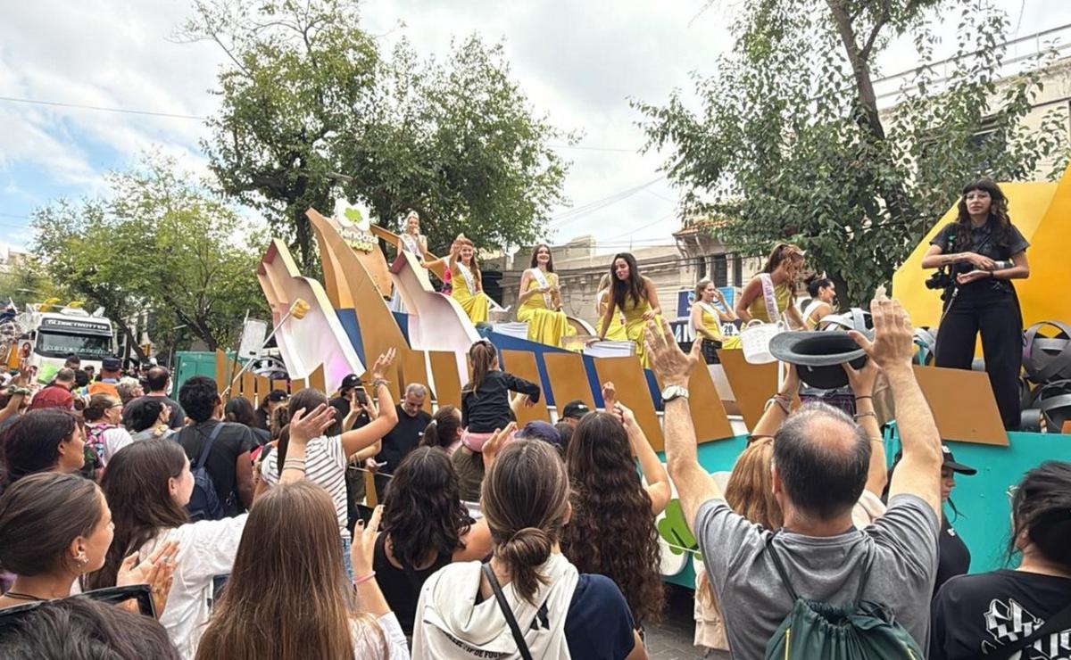 Una multitud disfrutó del Carrusel de las Reinas en Mendoza.