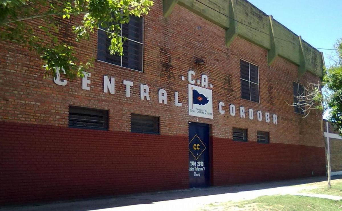 Central Córdoba era el anfitrión del partido que acabó con la agresión al árbitro.