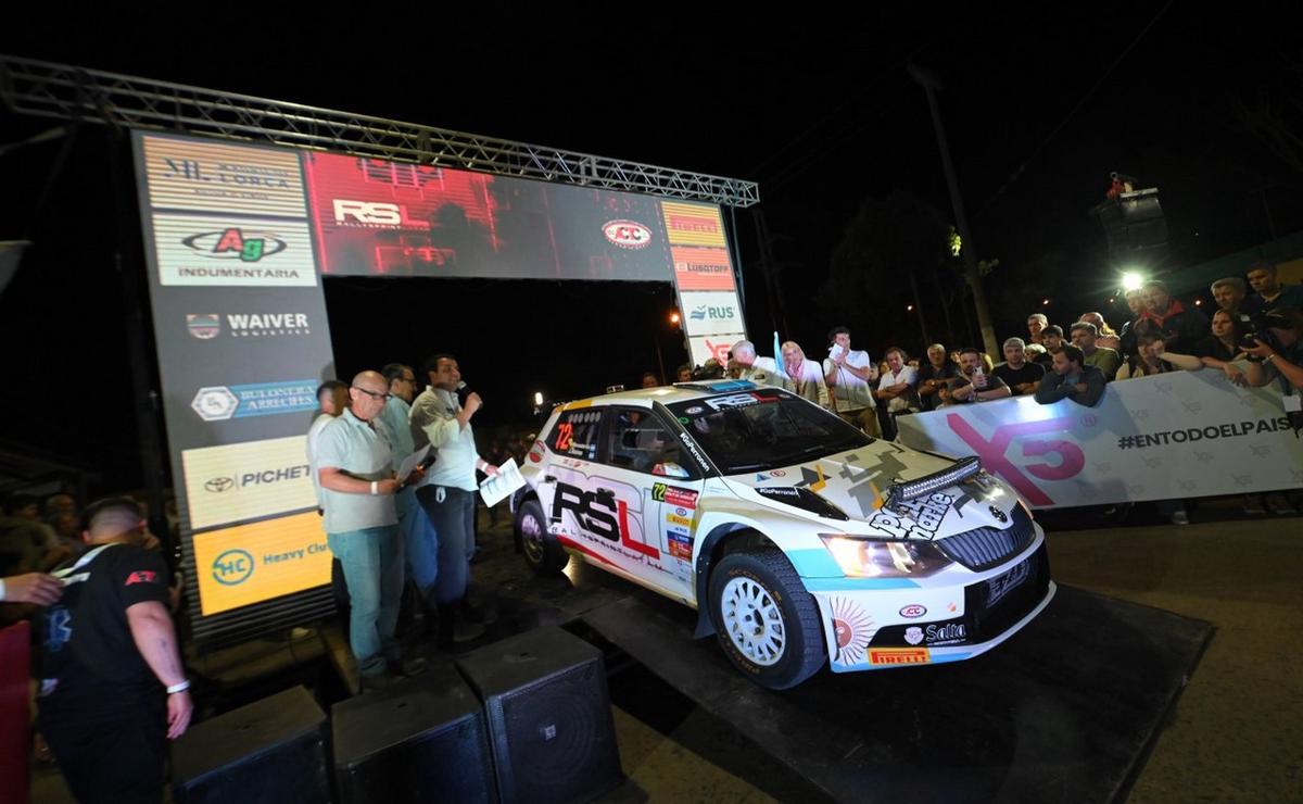 FOTO: Alonso-Monasterolo y su Skoda Fabia en la rampa de largada en Arrecifes