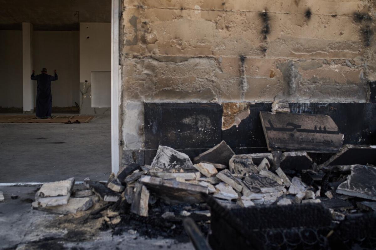 Dos mezquitas en Cisjordania son incendiadas en aparente ataque de colonos